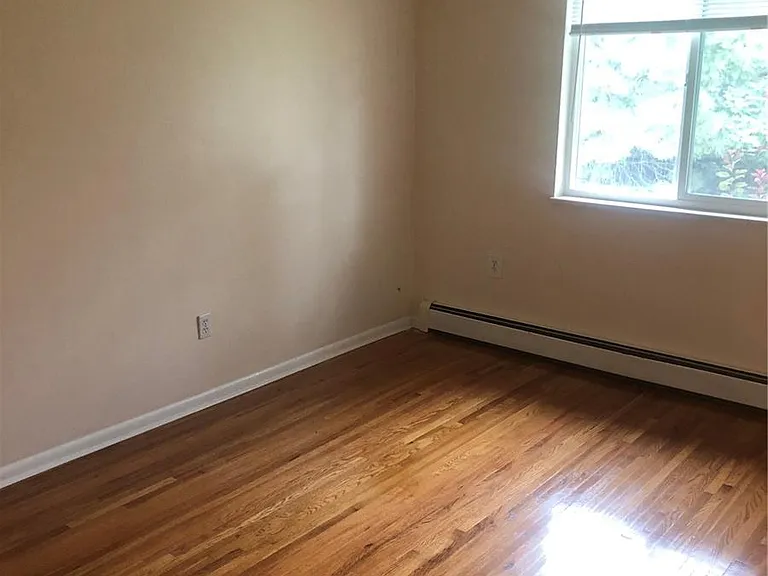 10989 Roseanna Dr — Photo 17