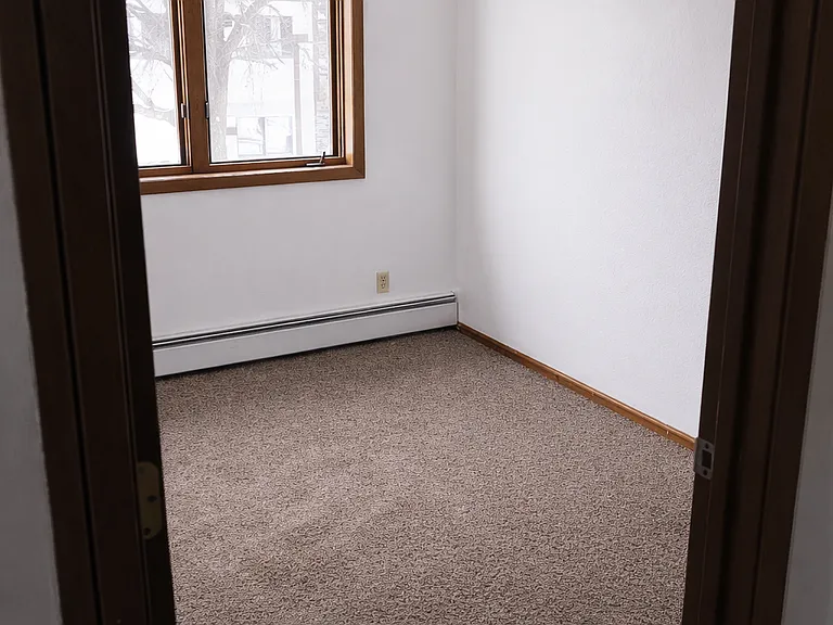 222 6th St SW #2 — Photo 8
