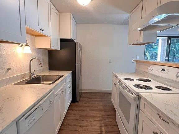 5th image of 12515 35th Ave NE #103