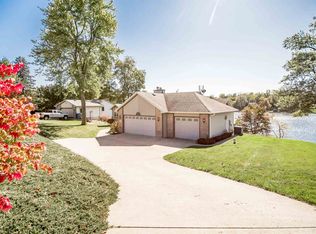 2428 E Waters Edge Dr, Columbia City, IN 46725