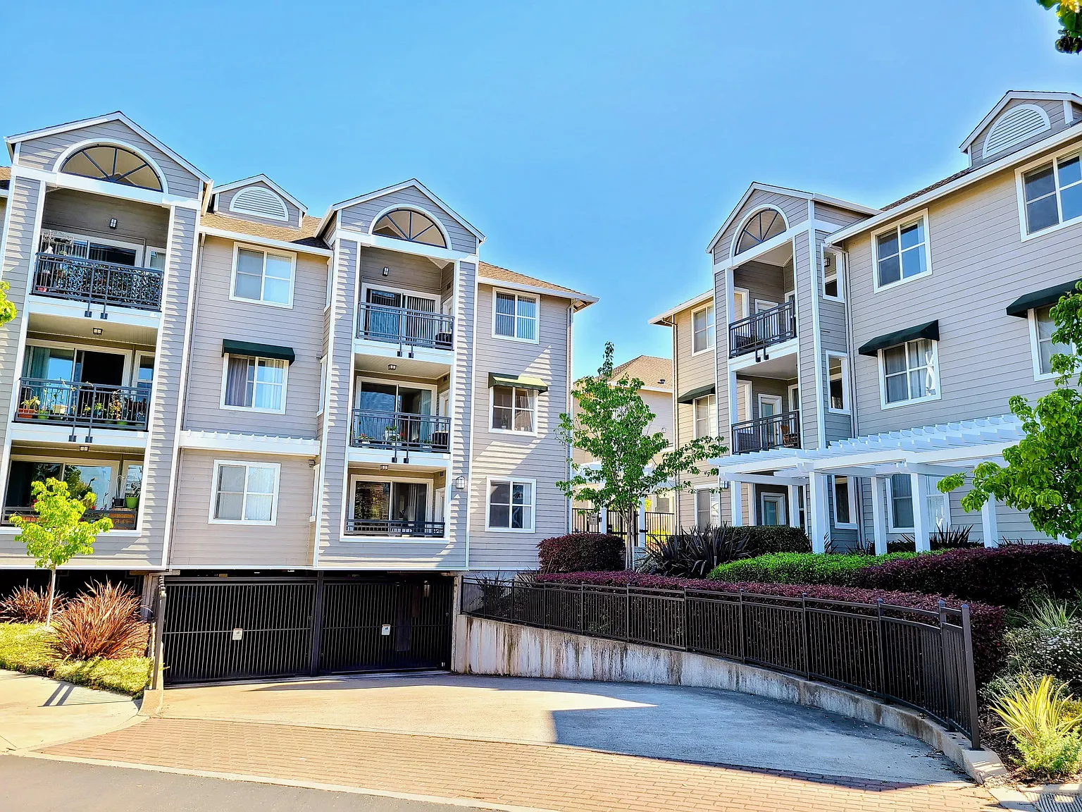2 bed, 1197 sqft, $4,100 — Photo 1