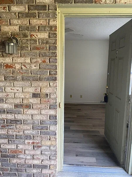 2 bed, 1.0 bath, 850 sqft, $850 — Photo 2