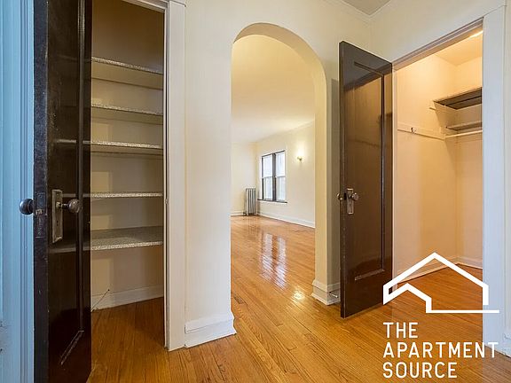4th image of 2104 W Ainslie St
