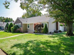 726 Preston Rd, East Meadow, NY 11554