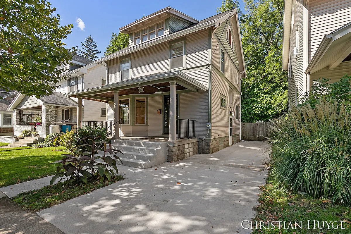 4 bed, 1.5 bath, 1818 sqft, $2,700 — Photo 1