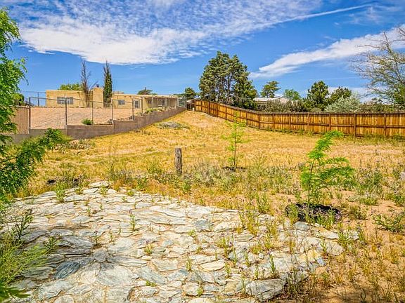 20170424215646858656000000-o