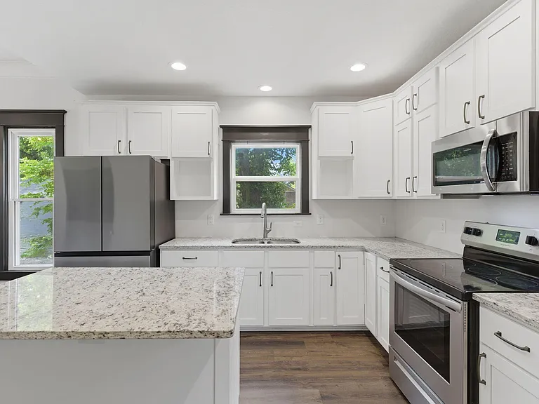 837 S Kentwood Ave — Photo 11
