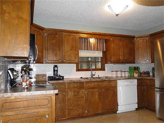 4th image of 6816 Wildwood Dr