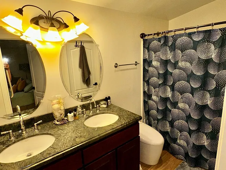 219 W Harmont Dr — Photo 14
