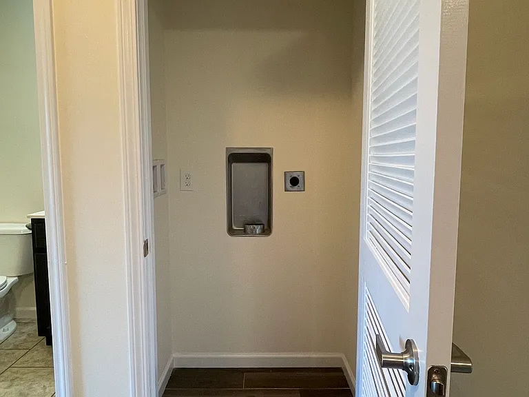 18 Goshen Rd — Photo 8
