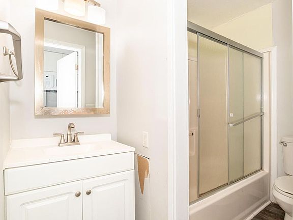 5th image of 506 Bryan Ave #1