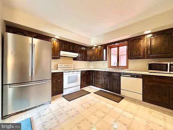 5th image of 1310 W Oakhurst Dr