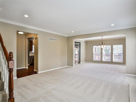 5th image of 932 Leawood Dr