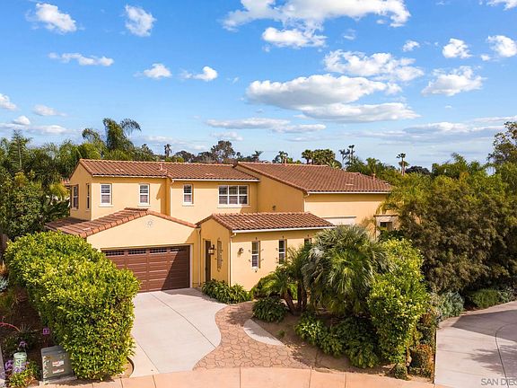 2nd image of 817 Dolphin Cir