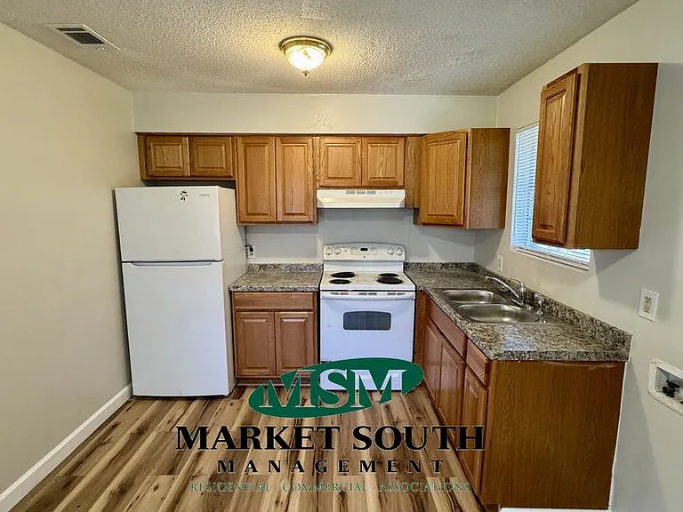 2138 Adams Ave — Photo 9