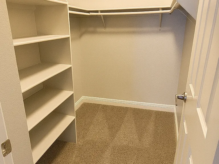 Catalina Gardens Apartments — Photo 15