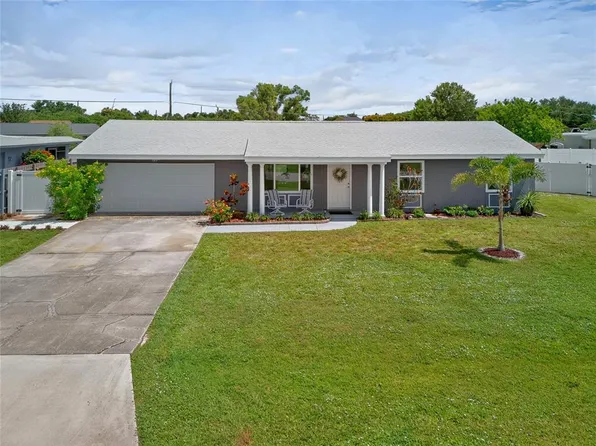 745 Kellstadt St NW, Port Charlotte, FL 33952