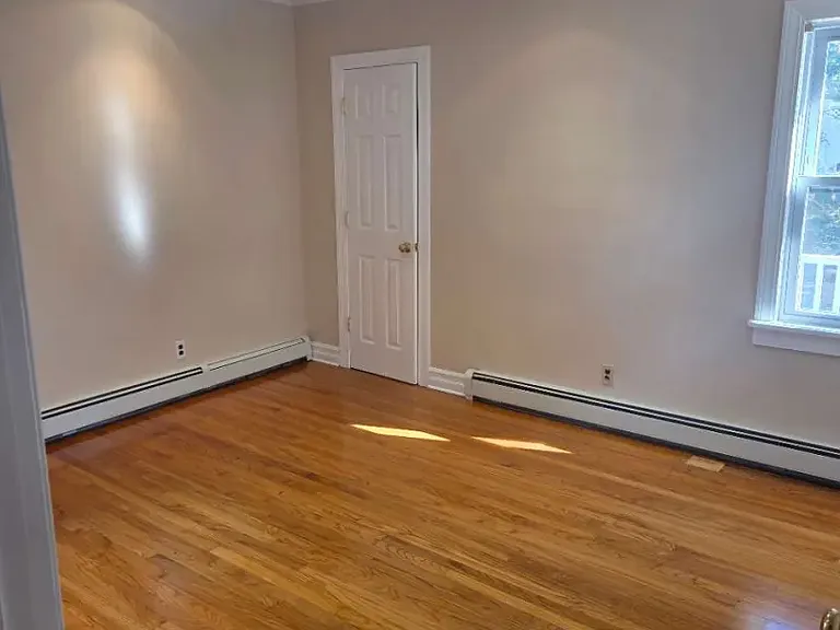 118 Kamda Blvd — Photo 12