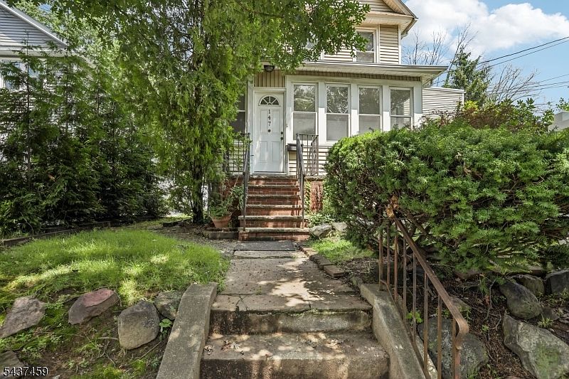 1st image of 147 Phelps Ave #1
