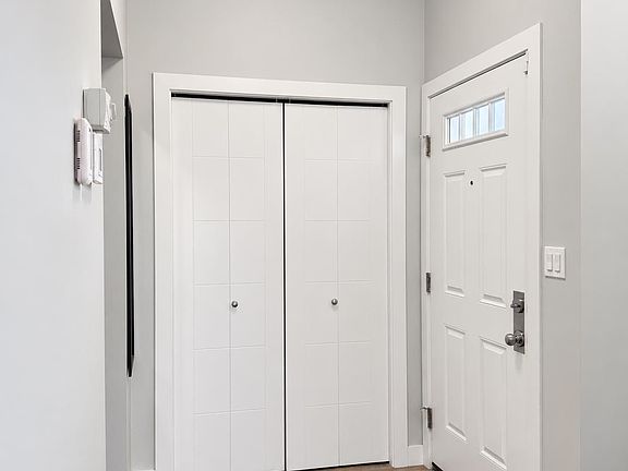 4th image of 262 39a Ave NW