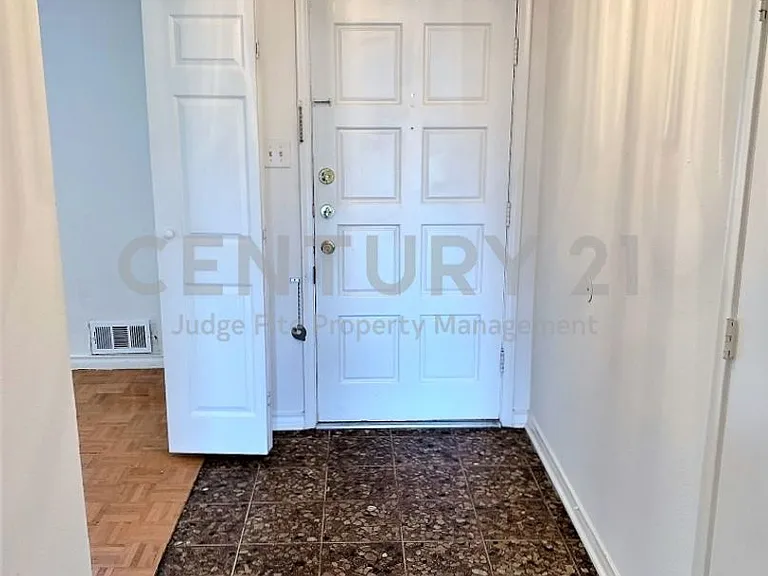 3910 Bucknell Dr — Photo 2