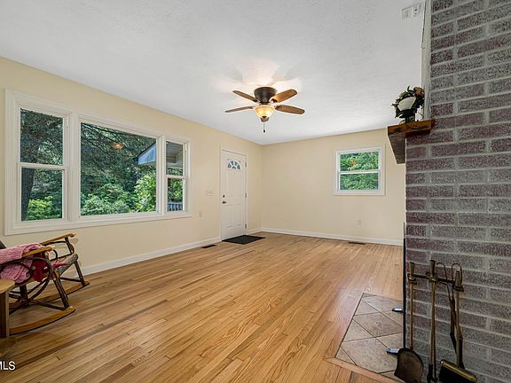 4th image of 354 Crestview Dr