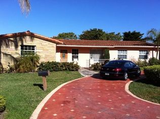 19080 Royal Birkdale Dr, Hialeah, FL 33015