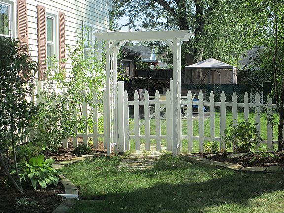 5th image of 152 Amsterdam St
