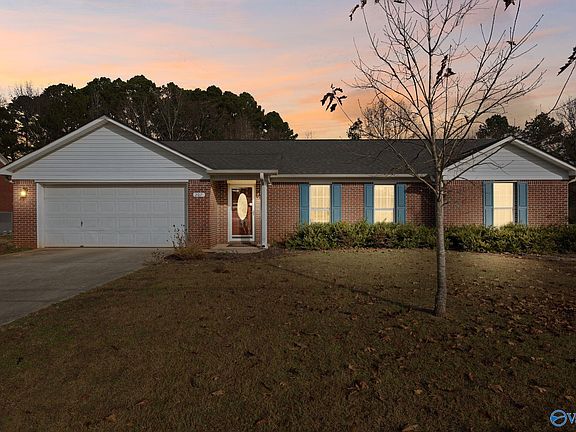 4th image of 207 Brook Wind Dr