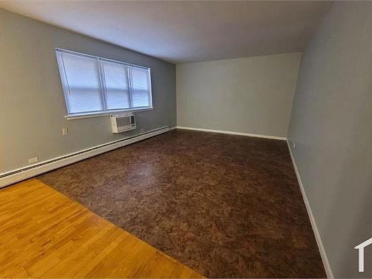 3rd image of 5950 N Kenmore Ave APT 204