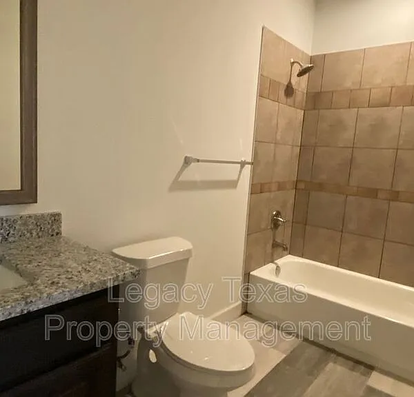 729 E Brown St #B — Photo 7