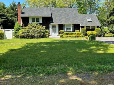 132 Vanderbilt Boulevard, Oakdale, NY, 11769
