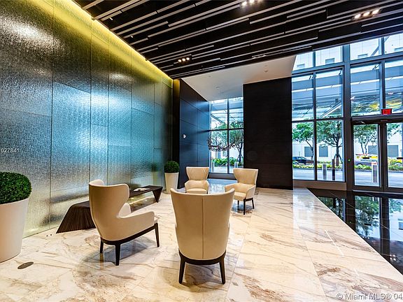 Lobby Paramount