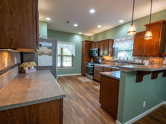3rd image of 6258 Munsee Dr