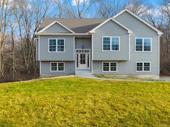 7 Coco Drive, Colchester, CT 06415