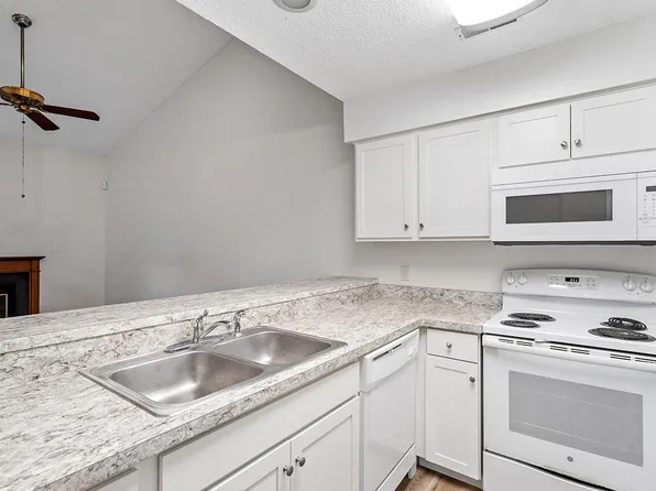 14 Stone Village Ct, Durham, NC 27704