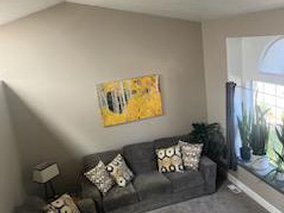 4th image of 13477 Falls Dr