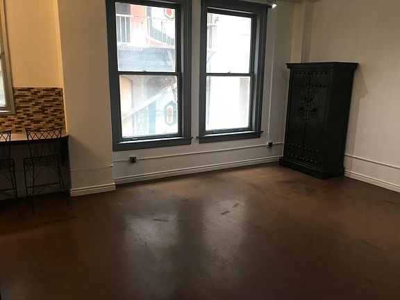 3rd image of 215 W 7th St APT 301