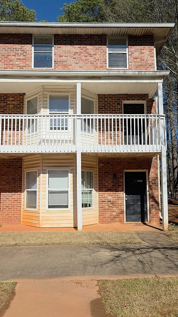 3 story, Five- bedroom Condo! — Photo 1