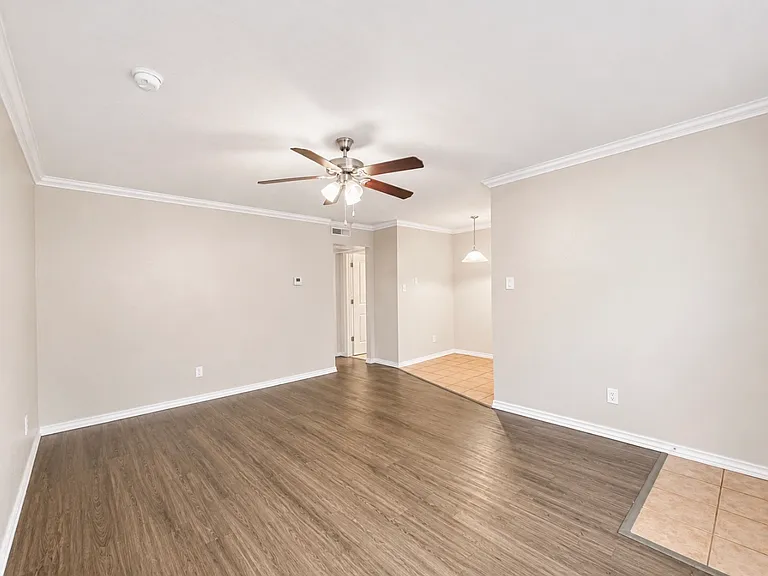 1430 NW 25th St #210 — Photo 2