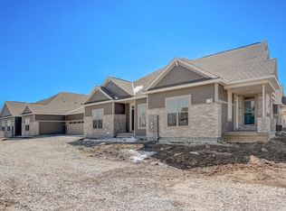 N28W25184 Parkway Ridge Circle Bldg7/unit #A-26, Pewaukee, WI 53072