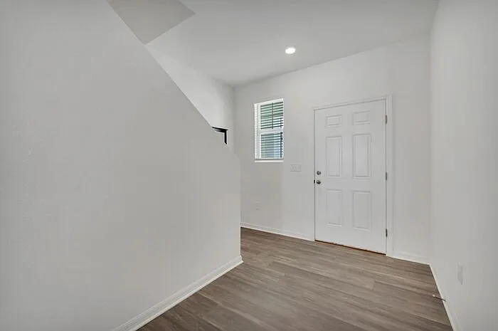 3 bed, 2.5 bath, 1404 sqft, $1,750 — Photo 3