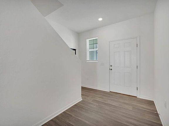3rd image of 840 Grandin St