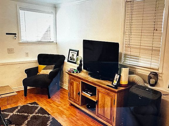 5th image of 1404 D St APT C