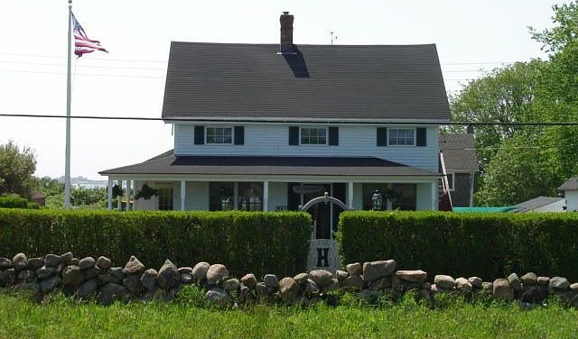 Harborview Guest House and Cottages