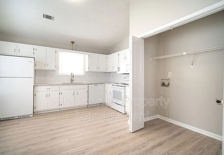 2840 Pebblebrook Ct — Photo 8
