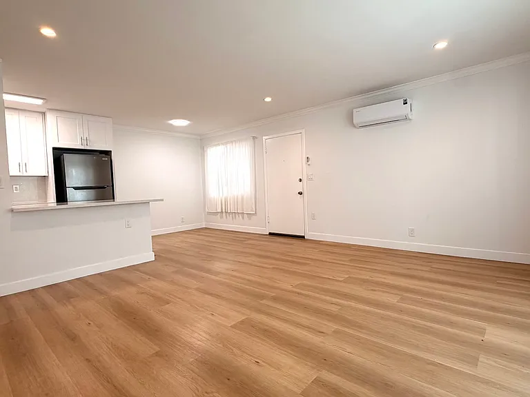 6125 Eleanor Ave #1 — Photo 4