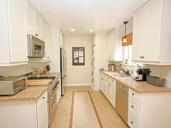 4th image of 160 E Graves Ave