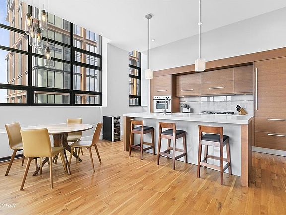 4th image of 360 Furman St APT 541