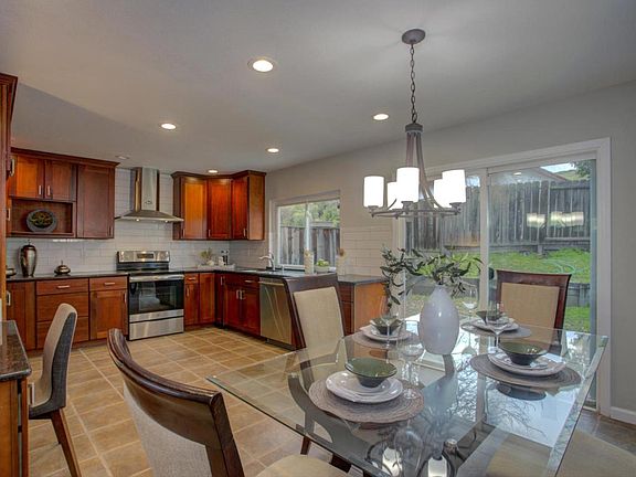 5th image of 313 Bromley Cross Dr